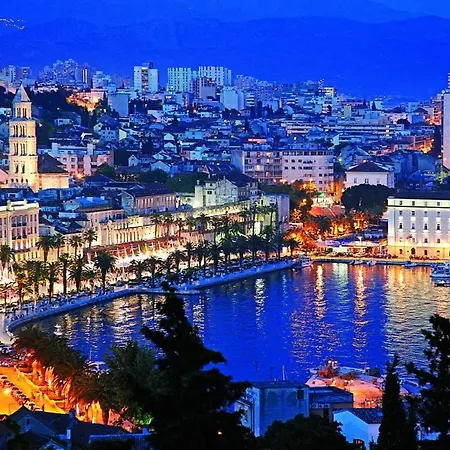 Luxury Overlooking The Apartmán Split