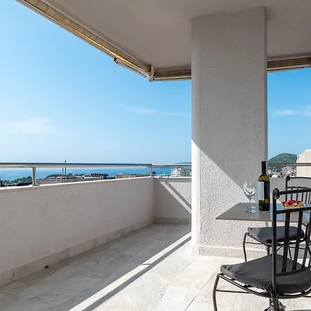 Apartamento Luxury Overlooking The *