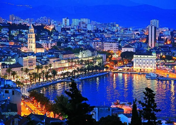 Luxury Overlooking The Apartamento Split