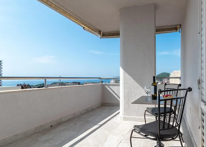 Apartamento Luxury Overlooking The *