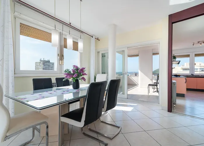 Apartamento Luxury Overlooking The *