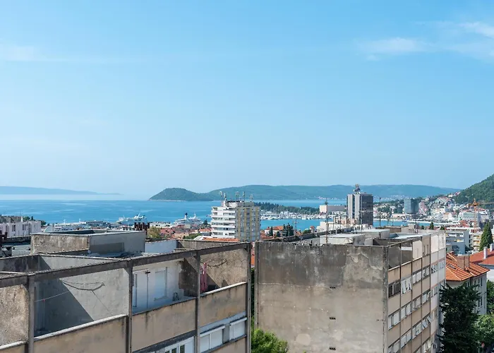 Luxury Overlooking The Apartamento Split
