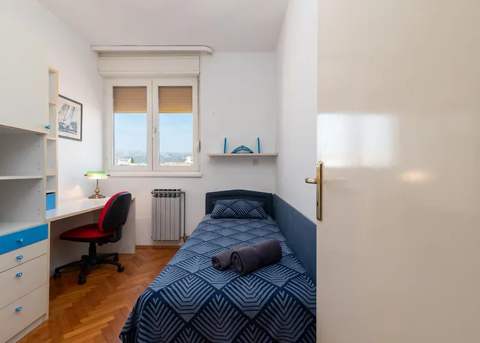 Luxury Overlooking The Split