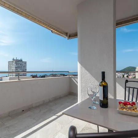 Luxury Overlooking The Apartment
