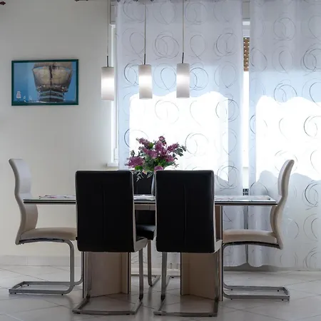 Luxury Overlooking The Apartment