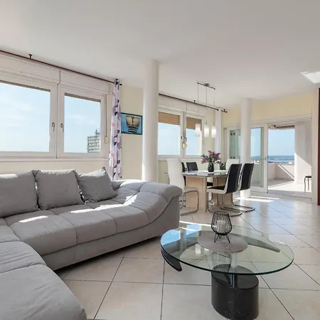 Luxury Overlooking The Apartment