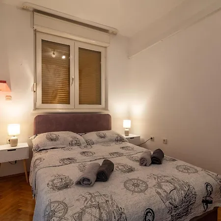 Luxury Overlooking The Apartment