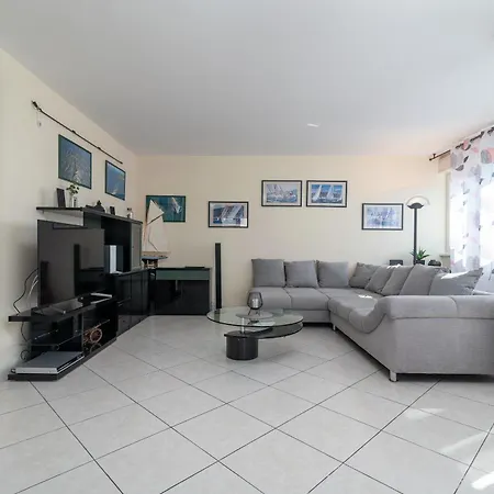 Luxury Overlooking The شقة *