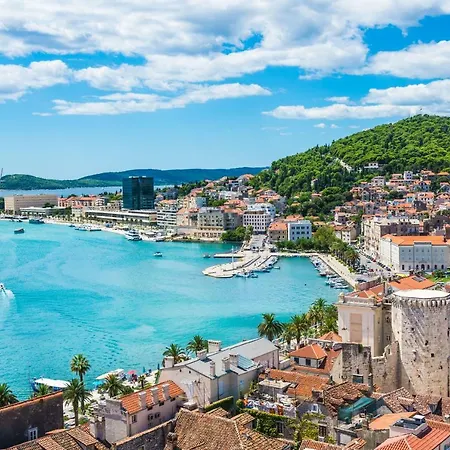 Luxury Overlooking The Split